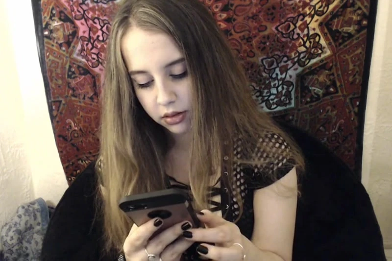 Princess Violette – ignoring you while I text my friends, take selfies (2023/Mp4/1000 MB)