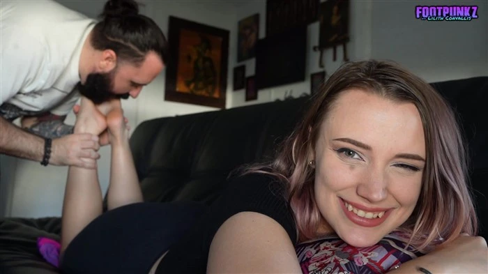 Cute Feet and Cumshots – Nerdy Gamer Girl Lilith First time Foot Worship & Tickling (2023/MPEG-4/1.79 GB)
