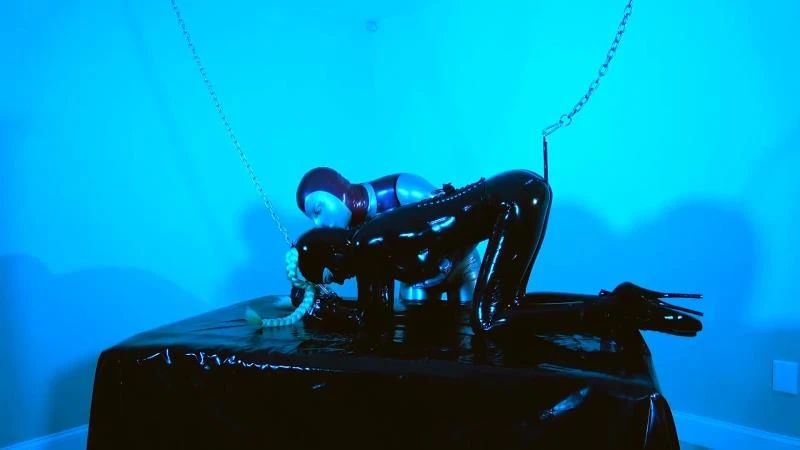 Rubber Jeff, LatexLara in Video The Blue Room – Ass hooked and vibed (2023/MPEG-4/939 MB)
