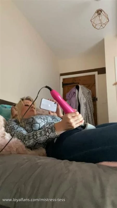Mistress Tess in Video Orgasm Through Skinny Jeans Today (2023/MPEG-4/65.5 MB)