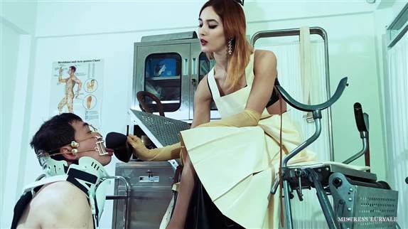 Elis Euryale in Video Foot DeepThroat by the Nurse (2024/MPEG-4/345 MB)