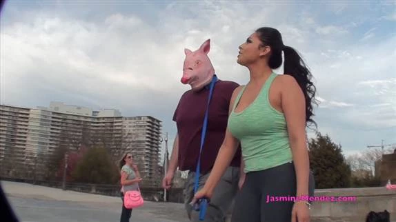 Goddess Jasmine Mendez in Video Walking the Pig in Public (2024/MPEG-4/594 MB)