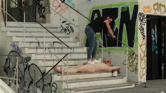 Mistress Luciana in Video Luciana di Domizio - Trampling On The Stairs (2024/MPEG-4/76.1 MB)