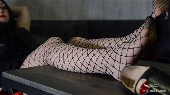 Mistress Legs in Video Slave is worshipping Mistress legs in fishnets and high heels (2024/MPEG-4/202 MB)