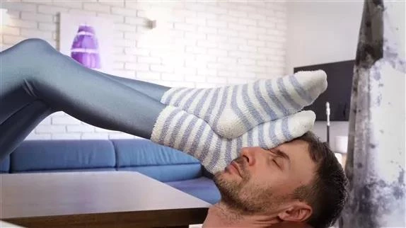 Stella Take Off Socks Use Him As Footrest - Light Blue Leggings - Part 01 (2024/MPEG-4/3.16 GB)