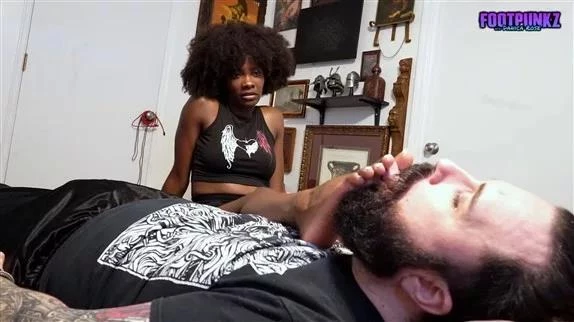 Haitian Beauty Gives Her First Handjob (2025/MPEG-4/1.25 GB)