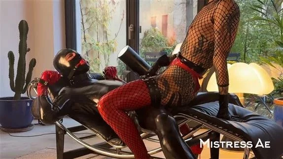 MistressAe in Video Facesitting - 69 & Fucking on Chaise Longue (2025/MPEG-4/700 MB)