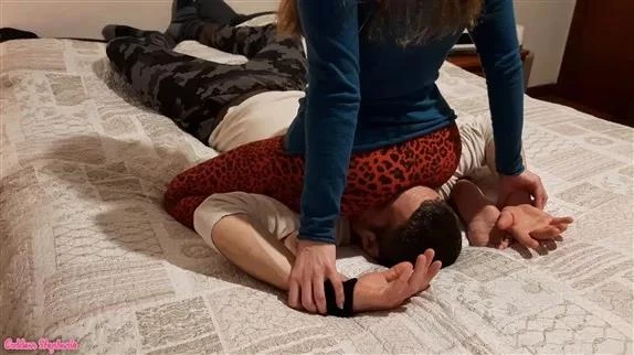Goddess Stephanie in Video Facesitting Fight Domination (2025/MPEG-4/1.17 GB)
