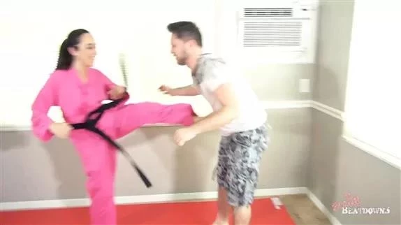 XBrats - Roxanne Rae 161 - Bratty Beatdown (2025/MPEG-4/399 MB)
