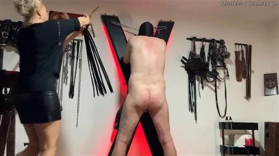 Mistress Johanna - (Spanish) - Slave Whipped And Branded! Part 1 (2025/MPEG-4/142 MB)