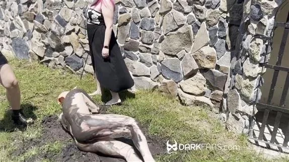 Sadic Sadie - Pig In Mud (2025/MPEG-4/279 MB)