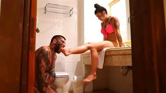 Mira Cuckold in Video Princess Of Egypt Foot Gagging (2025/MPEG-4/309 MB)