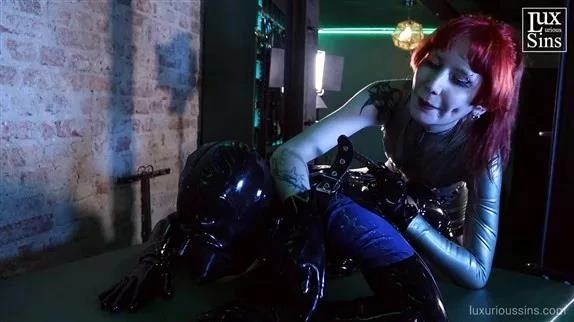 Luxurious Sins in Video Strap-On Training The Rubber Toy Part 2 - Miss Vera Violette (2025/MPEG-4/313 MB)