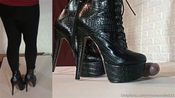 Mistress Elle in Video Show Off These Beautiful Boots Edit 1 (2025/MPEG-4/583 MB)