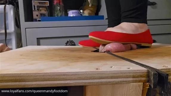 Queen Mandy Ballbusting Dom in Video It's Game Night With Your Cock And Balls! (2025/MPEG-4/458 MB)
