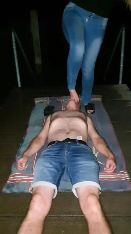 Domina Schweiz (German) in Video Footfetish 2 (2025/MPEG-4/191 MB)
