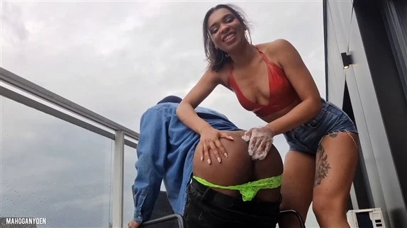 MahoganyQen in Video Virgin Ass Fingering & Spanking On A Terrace (2025/MPEG-4/269 MB)