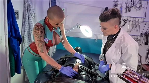 Lady Valeska in Video Rubber Nurses Sound Their Gimp (2025/MPEG-4/504 MB)