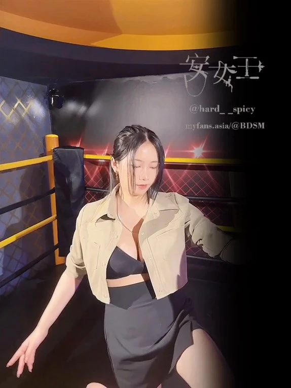 Mistress Ann in Video Violent Kicking In The Balls (2025/MPEG-4/199 MB)