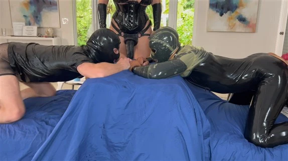 Mistress Max in Video triple goddess pegging spit roast (2025/MPEG-4/2.47 GB)