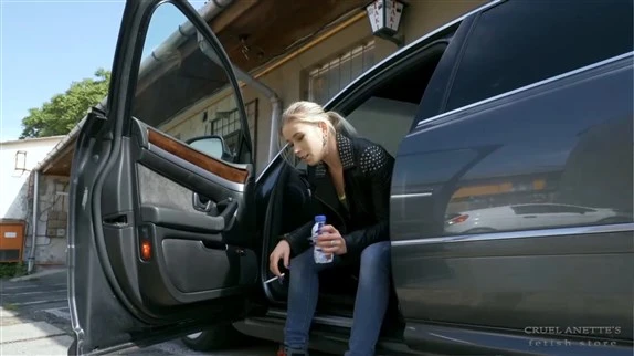 Cruel Anettes Fetish Store in Video Minnie Manga - Smoking In The Car And Spitting (2025/MPEG-4/140 MB)