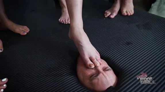 Xbrats Bratty Foot Girls in Video Holidays From Hell - December To Remember (2025/MPEG-4/1.24 GB)