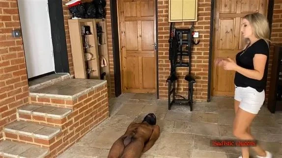 Sadistic Queens in Video Squishysax - Miss Courtney - Cruel Converse Crushing (2025/MPEG-4/569 MB)