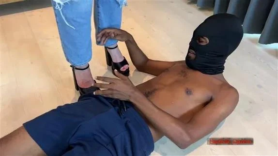 Sadistic Queens in Video Squishysax - Eva Ray - 1st Time Squish (2025/MPEG-4/582 MB)