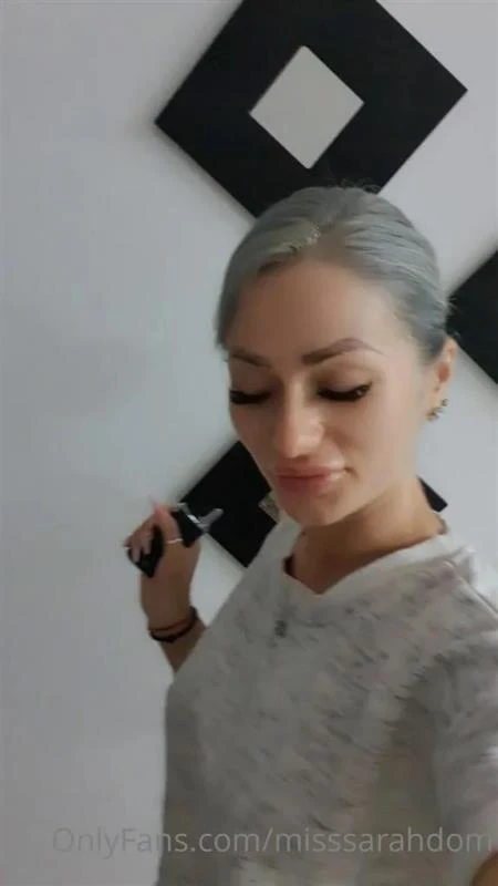 Mistress Sarah Dom in Video The Proper Goodbye Is A Hand Kiss Then The Foot (2025/MPEG-4/27.6 MB)