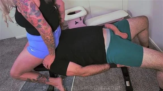 Brutal Face Sitting And Femdom in Video Testing The Sealing Power Of My Nike Pro Shorts… His Face Was The Lab (2025/MPEG-4/64.7 MB)