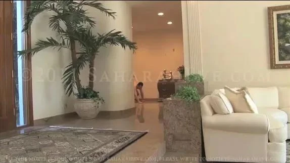 Saharah Eve in Video Domme Saharah In Scene - Domestic Dog Walk (2025/MPEG-4/124 MB)