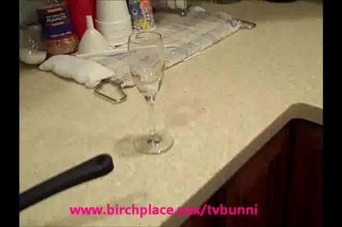 Tia Tizzianni in Video 18YO Femboi Sucks 2 Mens Cocks - Nicki (2025/MPEG-4/129 MB)