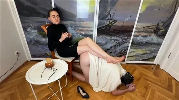 Mommy House in Video Domina Lee - Stepmommy House - Using A Cuckold As Furniture Ignored Its Presence (2025/MPEG-4/788 MB)