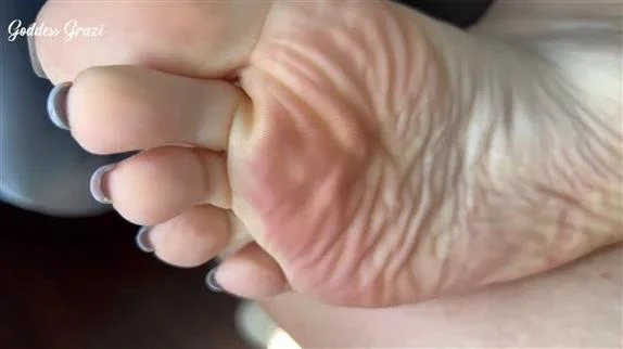 Goddess Grazi in Video Public foot tease on the boat - Goddess Grazi's Risky Control - Real Scene (2025/MPEG-4/485 MB)