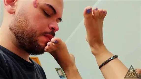 Mean Girls Foot Domination in Video A Tongue Bath For My Delicate Feet (2026/MPEG-4/1.10 GB)