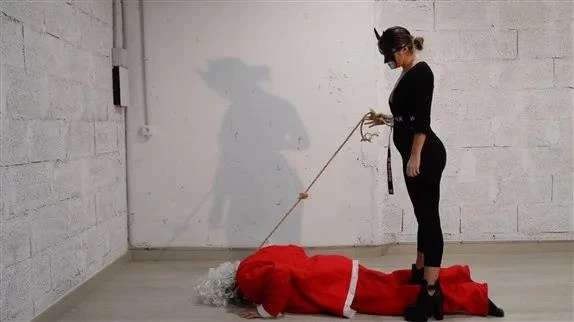 Ballbusting Santa Claus (2026/MPEG-4/348 MB)