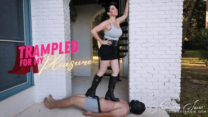 Goddess Alexandra Snow in Video Trampled For My Pleasure (2025/MPEG-4/770 MB)