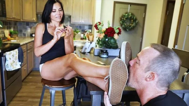 World Goddess in Video Licking Worn Out Sneakers And Sniffing Rank Girl Socks 4K (2026/MPEG-4/2.46 GB)