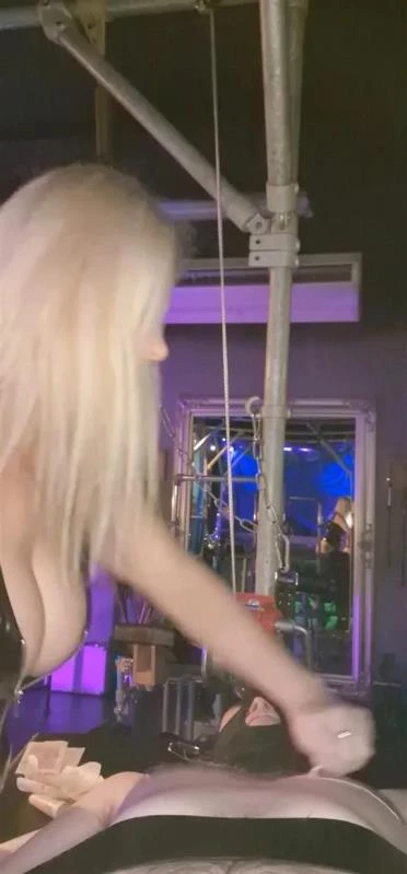Lady Sara Borgia in Video Wax Chest Hair Removal (2026/MPEG-4/235 MB)